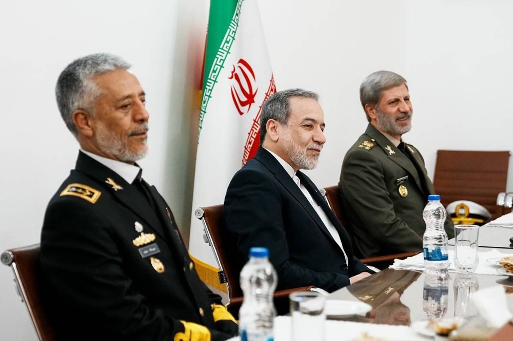 فرمانده کل ارتش: دشمن اشتباهی کند پاسخی میگیرد که تا به حال تجربه نکرده است