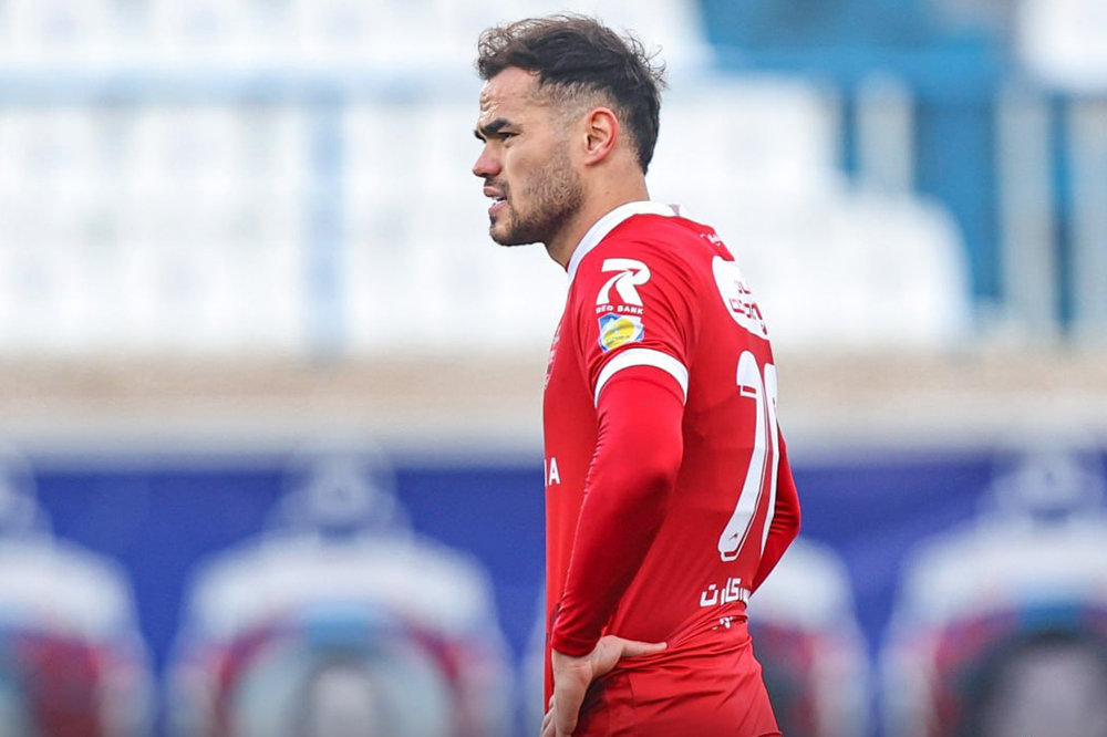 اورونوف با درد شدید بازی میکند