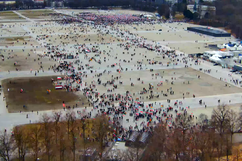 ارتش سایبری شازده در ترافیک برلین گیر کرد، به سیرک مونیخ نرسید!