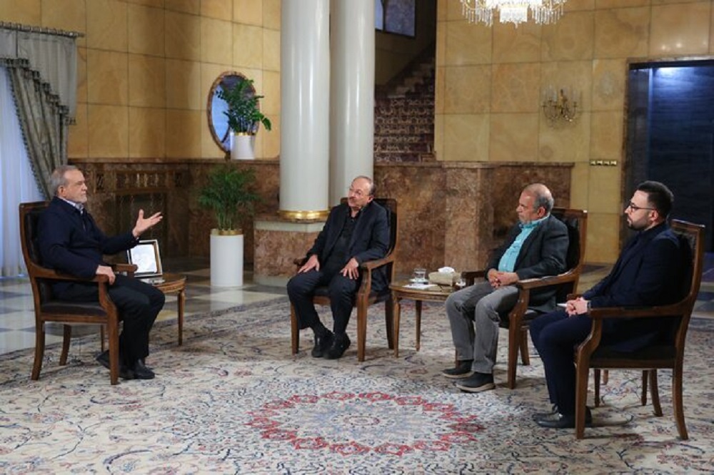 گفت‌وگوی سه فعال سیاسی اجتماعی با پزشکیان به زودی منتشر می‌شود