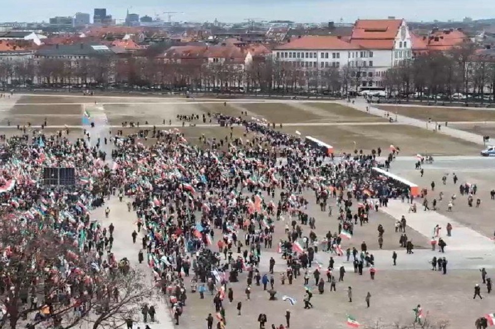 واکنش کاربران آلمانی به ادعای دروغ تجمع ۲۰۰ هزار نفری در مونیخ