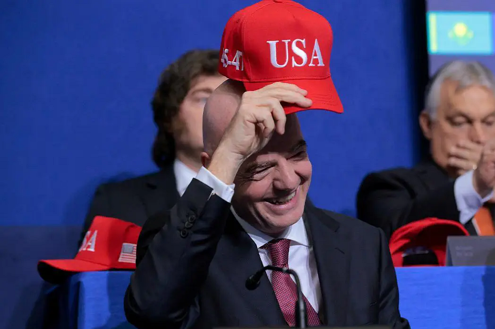 کلاه «آمریکا» بر سر رئیس فیفا