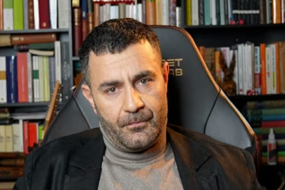 آبروی ایران را میبرند!