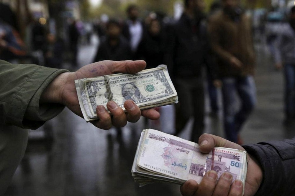 تقاضای ارز از ۶۰۰ به زیر ۲۰۰ میلیون دلار کاهش یافت