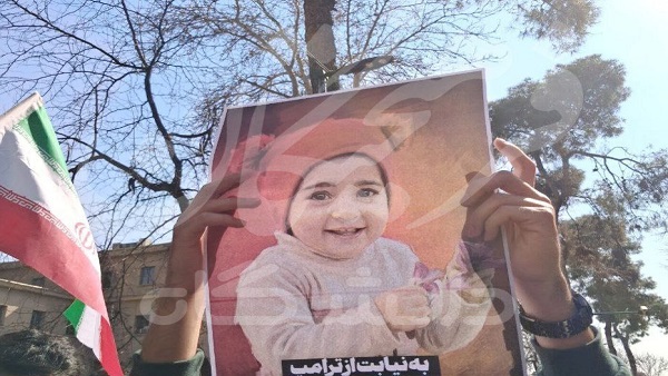 دانشجوی بیدار است از پهلوی بیزار است