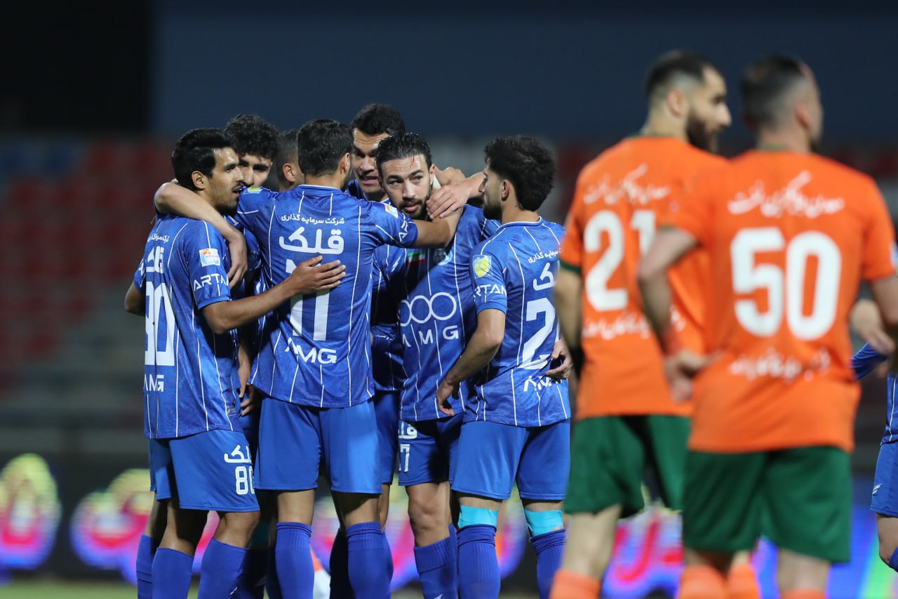 سوپرگل الحدادی استقلال را صدرنشین کرد