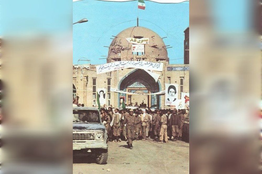 کدام پرچم‌ را به آتش می‌کشید؟