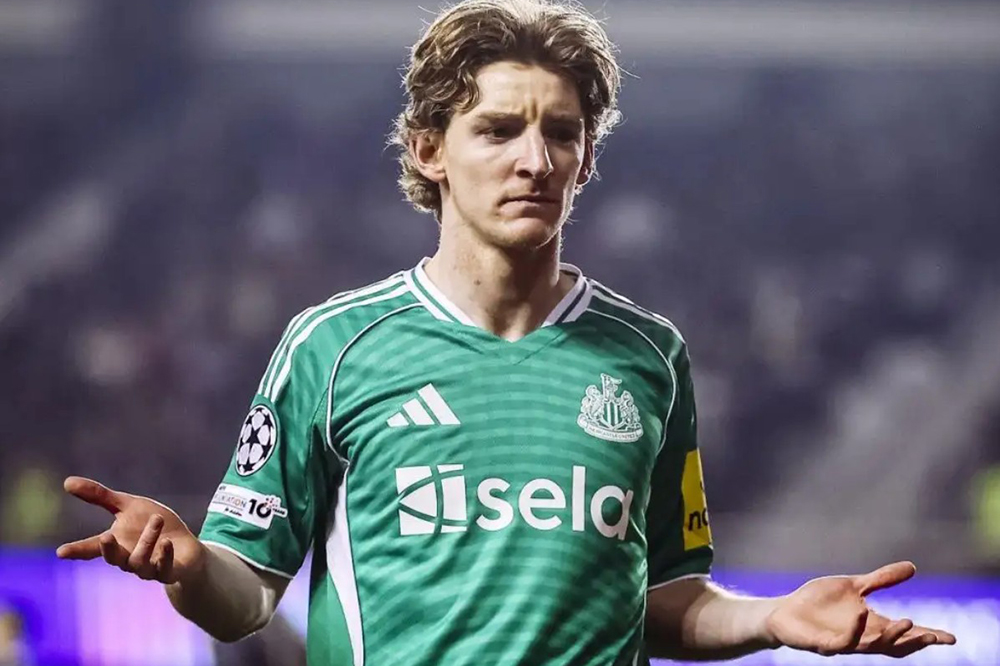 وینگر نیوکاسل در رقابت گلزنی با کیلیان امباپه