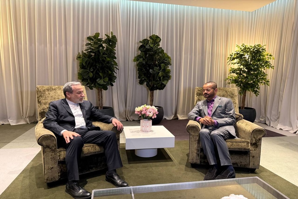 عراقچی با وزیر خارجه عمان دیدار کرد