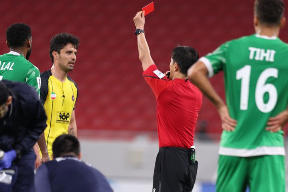 محرومیت یک جلسهای و جریمه ۱۵۰۰ دلاری نورافکن