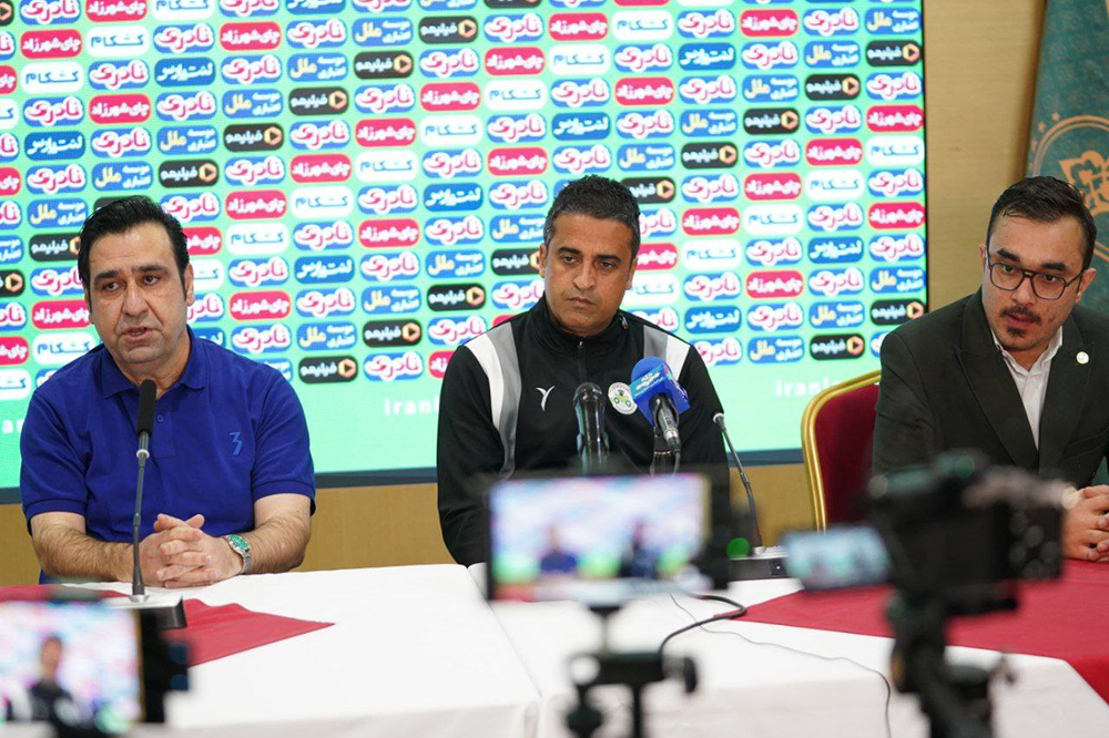 جلال امیدیان: امیدوارم فردا بازی را ۱۱ نفره تمام کنیم